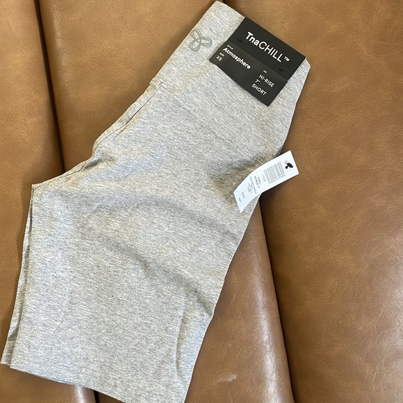 BNWT Aritzia TNA Chill 7” Hi Rise Shorts - Picture 5 of 5